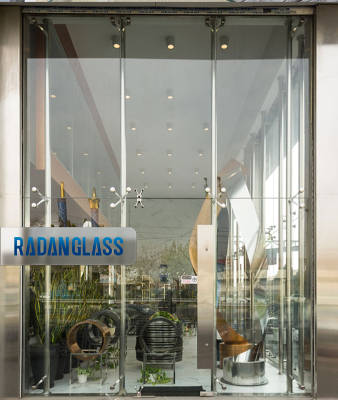 نمای شیشه ای: امروزه با پیشرفت تکنولوژی در ساخت و اجرای نمای شیشه ای، شاهد استفاده از شیشه‌ در ابعاد بسیار بزرگ در نمای ساختمان‌ها هستیم.